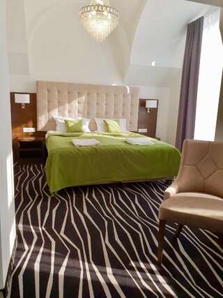 Отели типа «постель и завтрак» No1 bed&breakfast lounge Лешно Апартаменты Делюкс-4