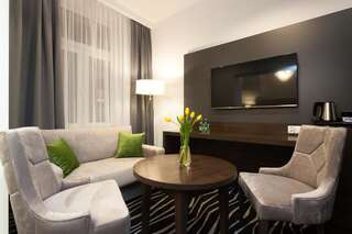 Отели типа «постель и завтрак» No1 bed&breakfast lounge Лешно Апартаменты Делюкс-7