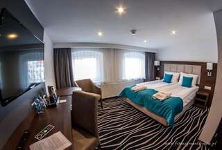 Отели типа «постель и завтрак» No1 bed&breakfast lounge Лешно Улучшенный двухместный номер с 1 кроватью-1
